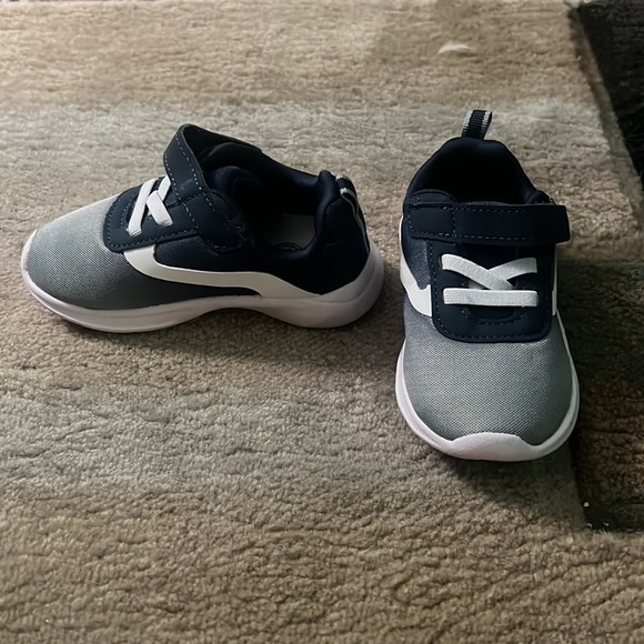 Size 6 Wonder Nation Shoes. - Picture 3 of 4